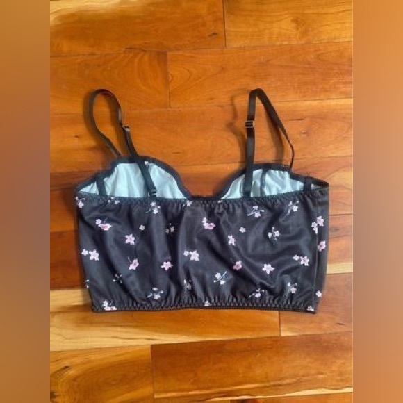 Women’s Top - Picture 2 of 2